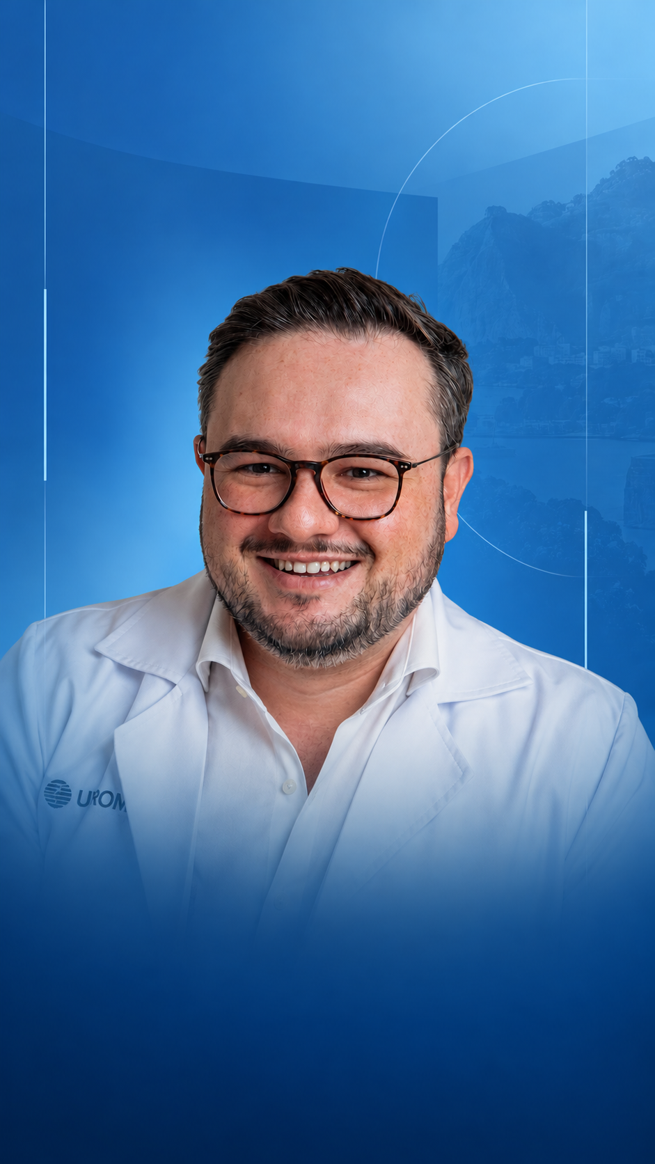Dr. Marcelo Goulart sorrindo, de jaleco